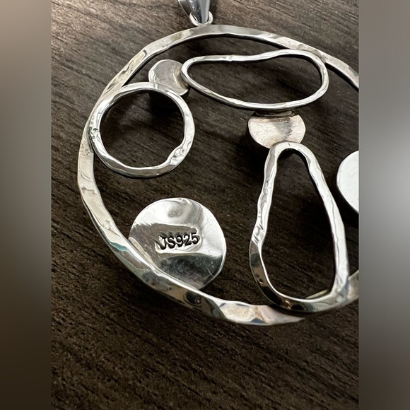 Authentic Pearl & Sterling Silver Unique Circle Pendant - Picture 3 of 4